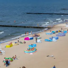 Gdzie najcieplejsza woda w Bałtyku? Odkryj najlepsze miejsca na lato