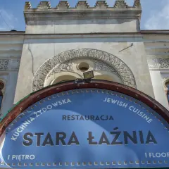 Stara łaźnia Tarnów, dawniej synagoga, dziś restauracja z kuchnią żydowską.