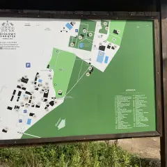 Mapa atrakcji Ziołowego Zakątka Koryciny. Znajdziesz tu m.in. chaty, ogrody, SPA i miejsca ogniskowe.