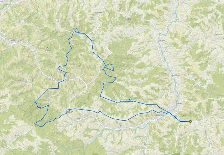 Mapa z zaznaczonymi trasami rowerowymi w okolicach Rzeszowa, prowadzącymi przez malownicze tereny z nazwami miejscowości jak Błażowa i Hermanowa.