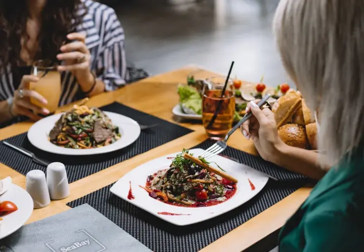 Gdzie zjeść w Ostrowie? Odkryj najlepsze lokale gastronomiczne