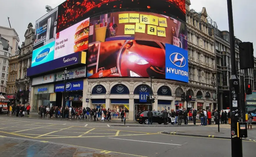 Piccadilly Circus - Przewodnik: co zobaczyć i jak zwiedzać?