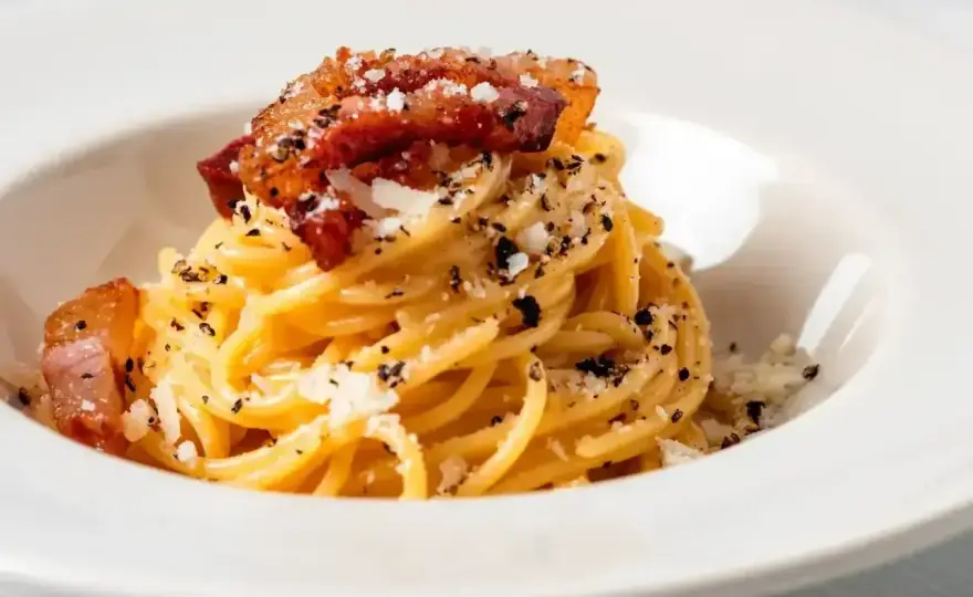Carbonara z guanciale bez śmietany - jak zrobić kremowy sos?