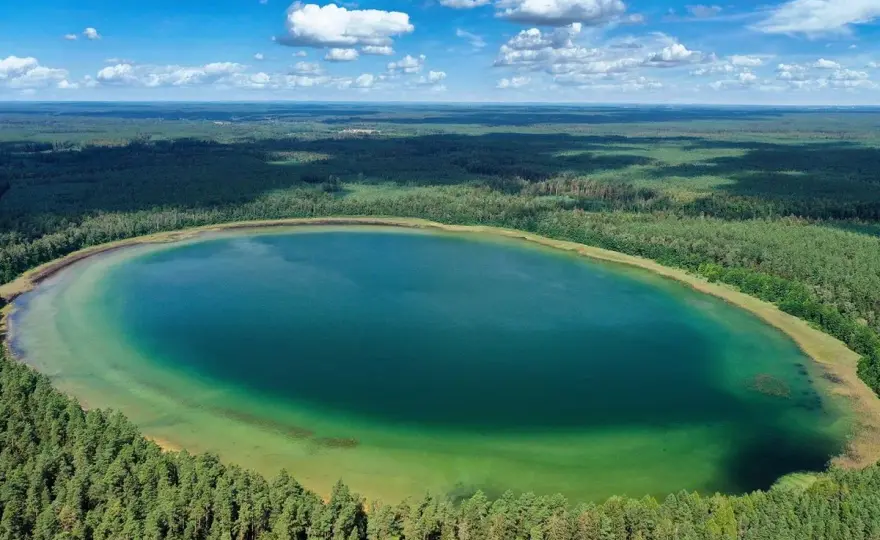 Jezioro Płaskie - sekretny klejnot Suwalszczyzny. Poznaj je!