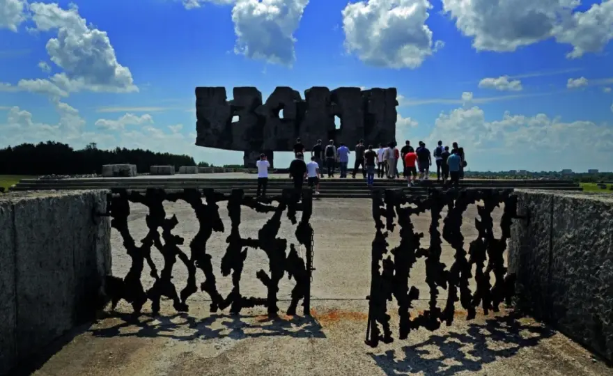 Majdanek - Jak zwiedzać? Przewodnik po byłym obozie