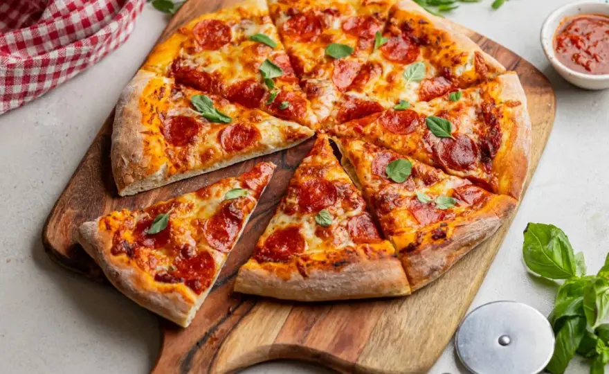 Pizza Pepperoni - Jak rozpoznać dobrą i zrobić w domu?