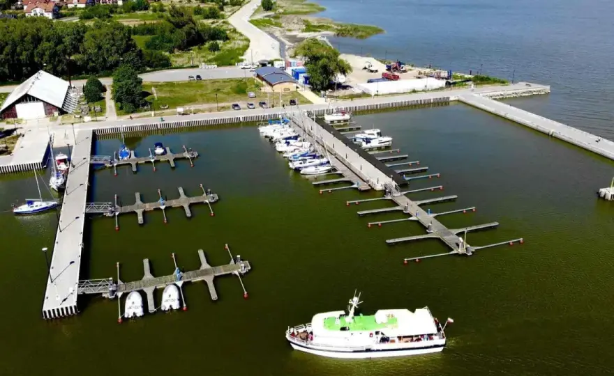 Krynica Morska - Port: Więcej niż przystań? Odkryj jego funkcje!