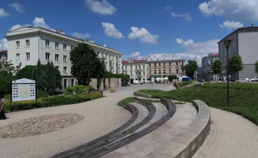 Plac Artystów Kielce - Twój start do zwiedzania centrum