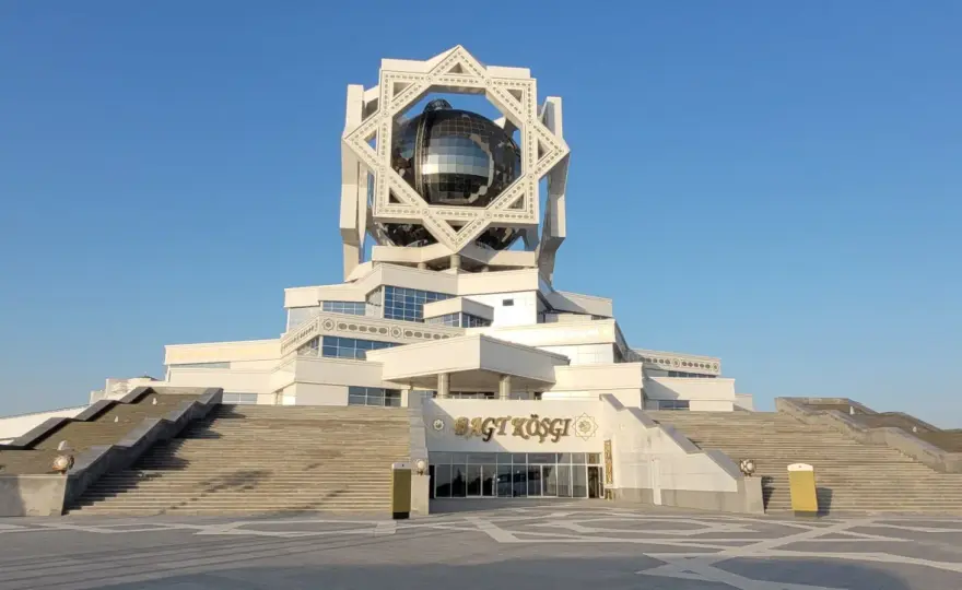 Turkmenistan - Co naprawdę wyróżnia ten kraj?
