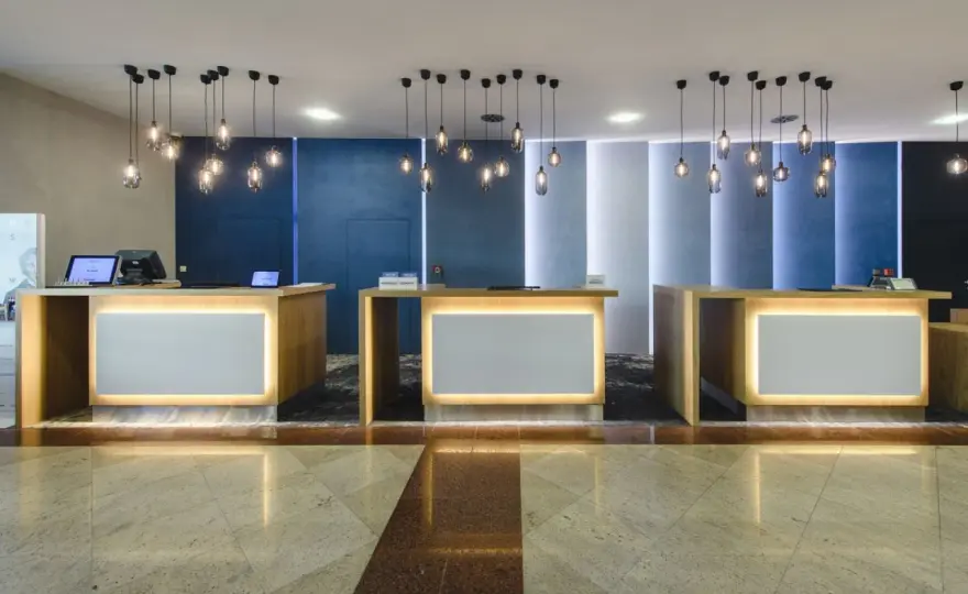 Courtyard Hotels Warszawa - Jak zwiedzać miasto z lotniska?