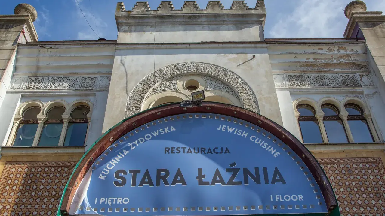 Stara łaźnia Tarnów, dawniej synagoga, dziś restauracja z kuchnią żydowską.