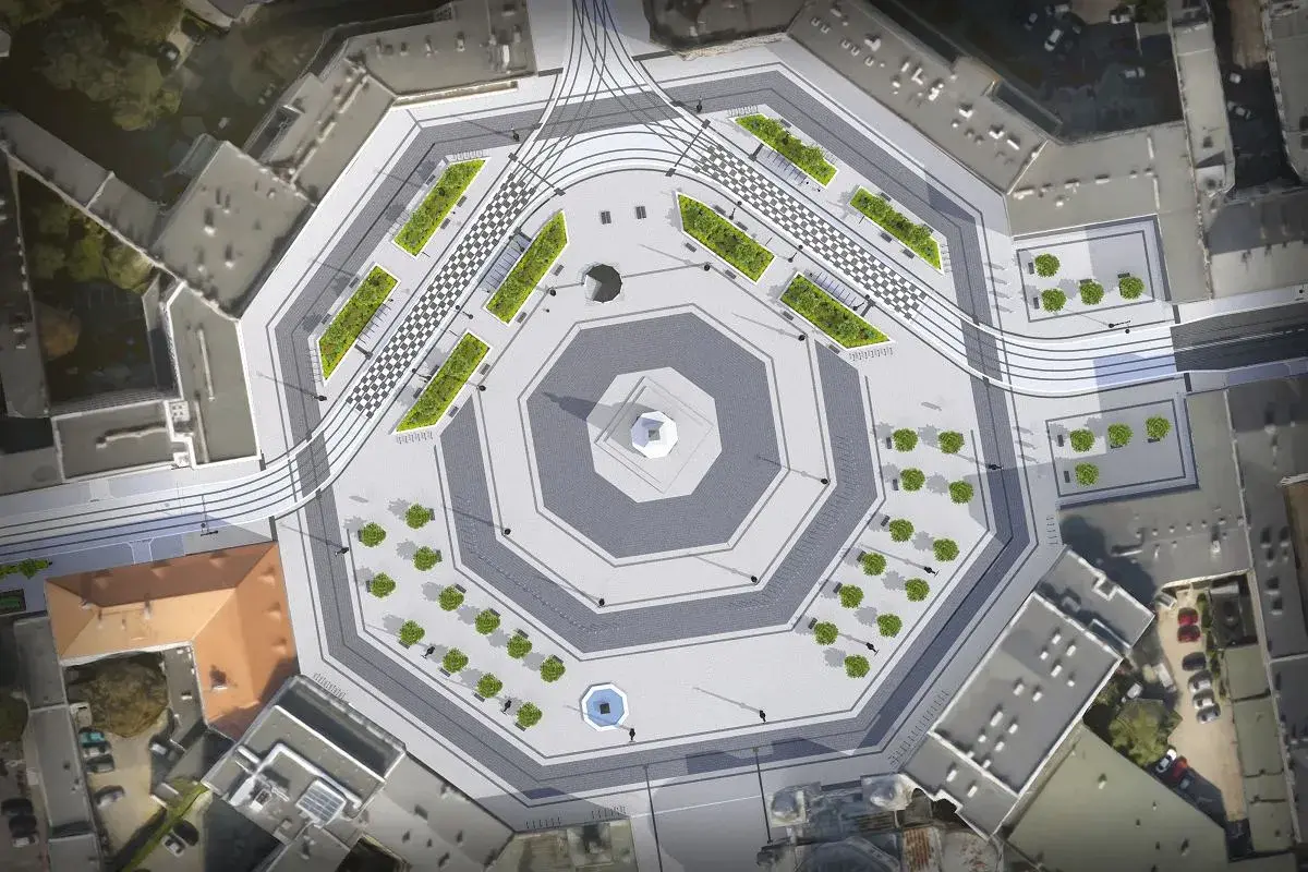 Nowoczesny plac wolności w Łodzi z zielonymi wyspami, szachownicą i torami tramwajowymi.