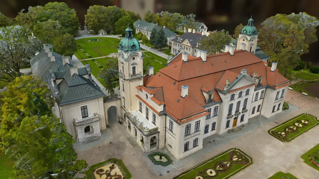Pałac w Kozłówce z wieżą i ogrodami. Wspaniałe kozłówka atrakcje zachwycają o każdej porze roku.