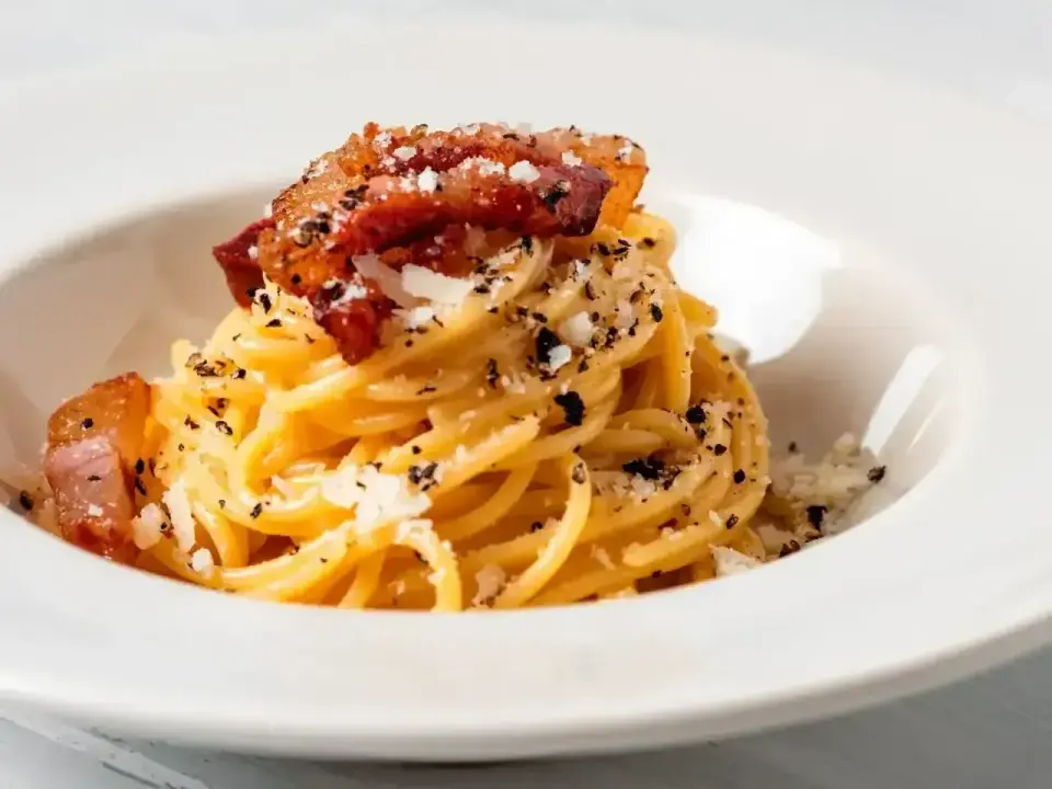 Carbonara z guanciale bez śmietany - jak zrobić kremowy sos?